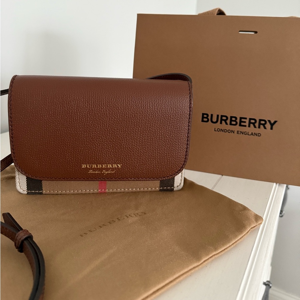 NEW Authentic Burberry Brown Hampshire Check Leather Crossbody Bag